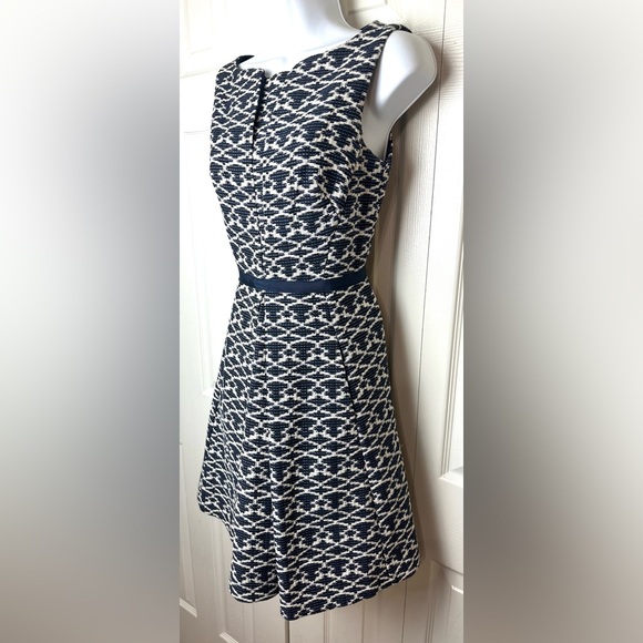 New MAIA Fit & Flare Dress Navy Blue White Black Geo Textured Pleated Pockets - Picture 2 of 11